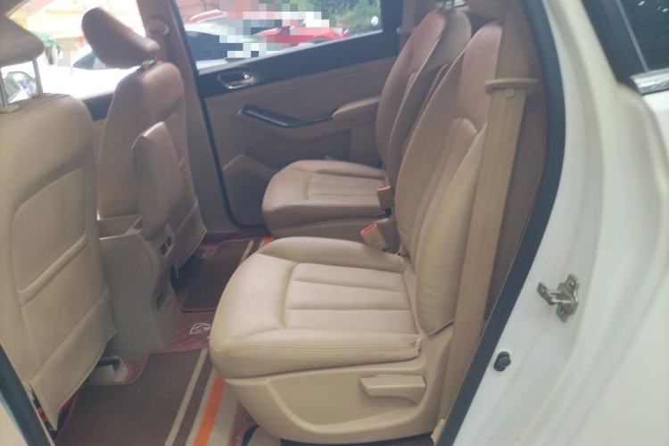 Used Baojun 730 2014 1.5L manual Comfort version 7 seats Left Rear Seat