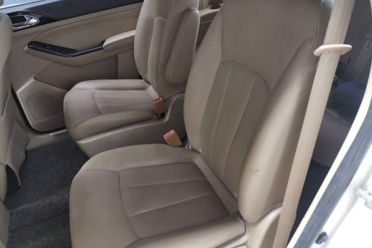 Used Baojun 730 2014 1.5L manual Comfort version 7 seats Left Rear Seat