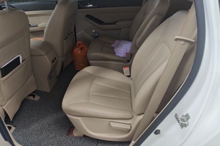 Used Baojun 730 2014 1.5L manual Comfort version 7 seats Left Rear Seat