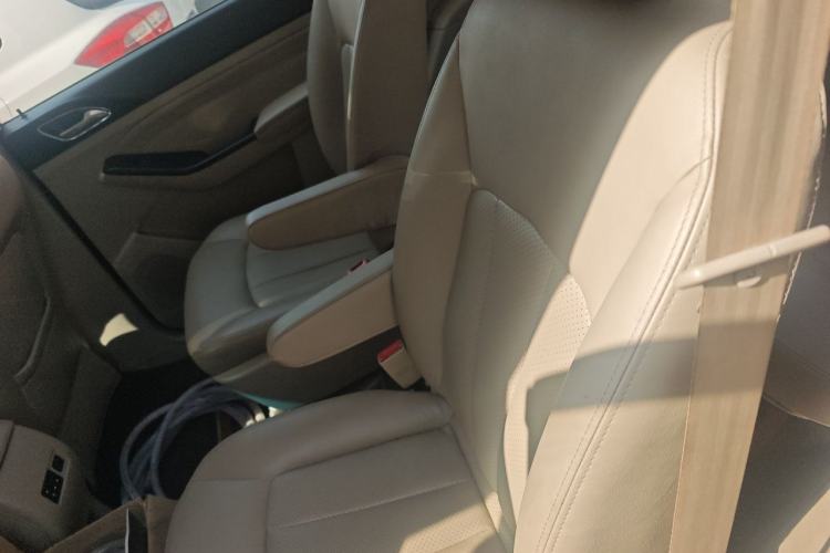 Used Baojun 730 2014 1.5L manual luxury trim 7 seats Left Rear Seat