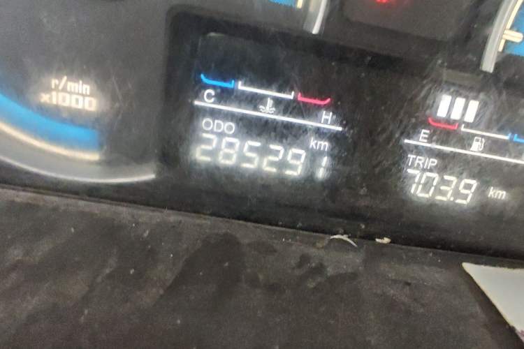 Used Baojun 730 2014 1.5L manual Comfort version 7 seats Odometer Close Up