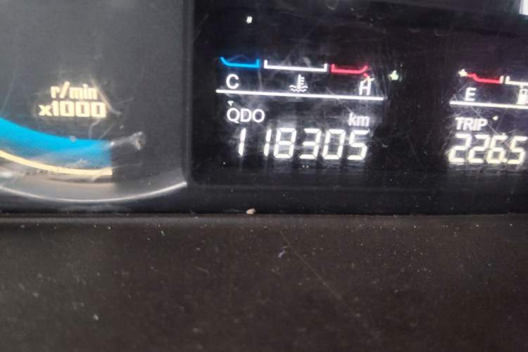 Used Baojun 730 2014 1.5L manual Comfort version 7 seats Odometer Close Up