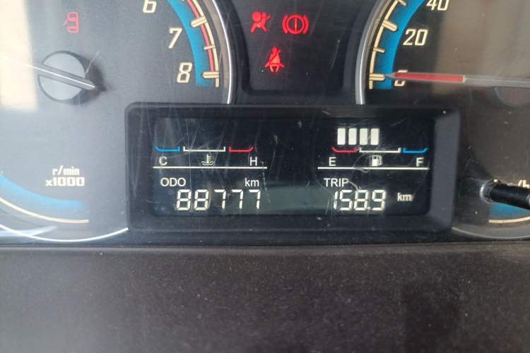 Used Baojun 730 2014 1.5L manual Comfort ESP version 7 seats Odometer Close Up