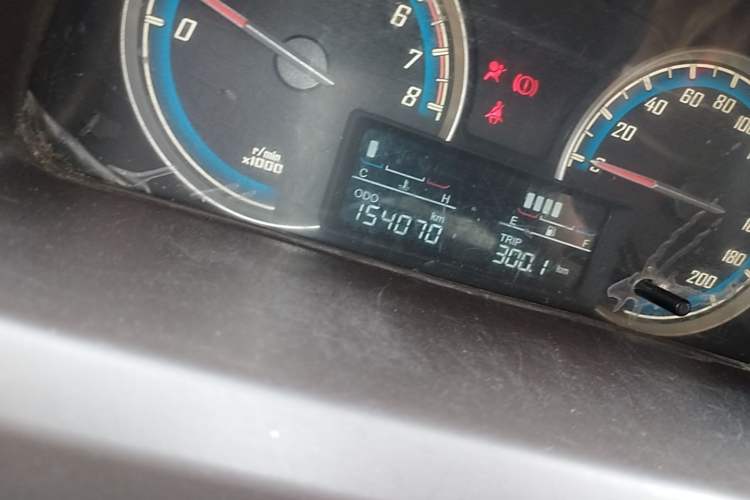 Used Baojun 730 2014 1.5L Manual Luxury Navigation ESP Version 7 Seats Odometer Close Up