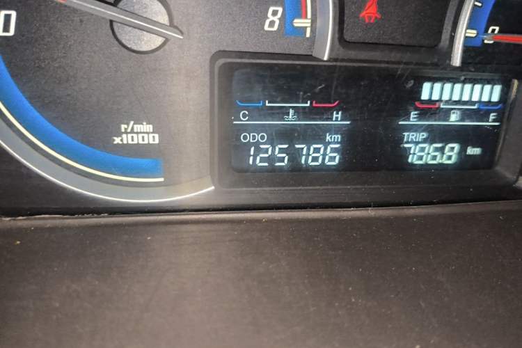 Used Baojun 730 2014 1.5L manual Comfort ESP version 7 seats Odometer Close Up