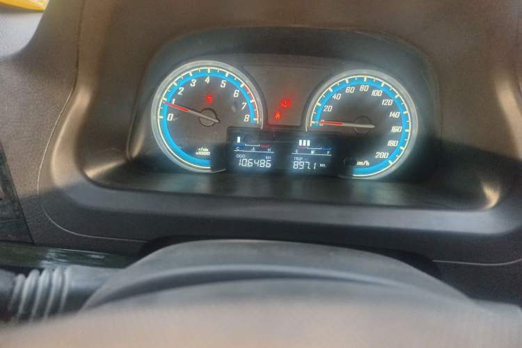 Used Baojun 730 2014 1.5L manual Comfort version 7 seats Odometer Close Up
