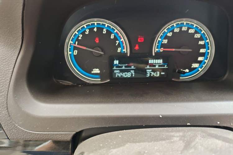 Used Baojun 730 2014 1.5L manual luxury trim 7 seats Odometer Close Up