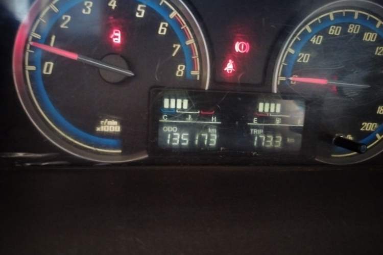 Used Baojun 730 2014 1.5L manual Comfort version 7 seats Odometer Close Up