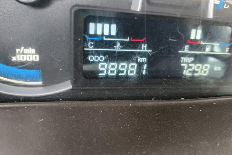 Used Baojun 730 2014 1.5L manual Comfort ESP version 7 seats Odometer Close Up