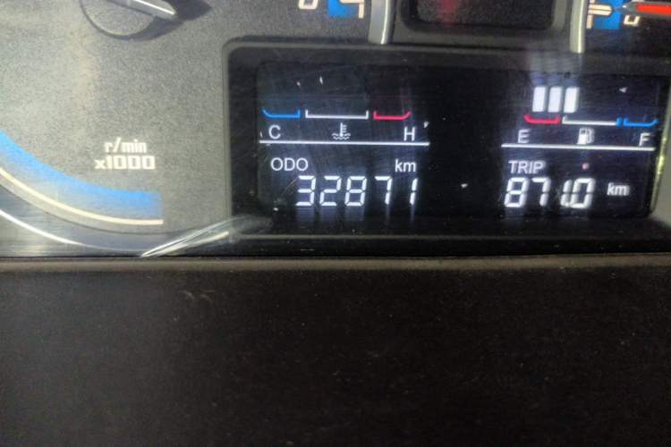 Used Baojun 730 2014 1.5L manual Comfort version 7 seats Odometer Close Up