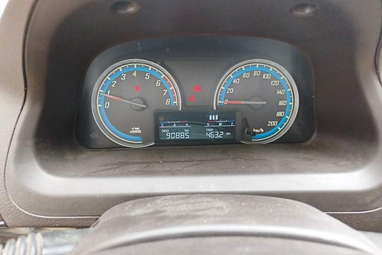 Used Baojun 730 2014 1.5L manual luxury trim 7 seats Odometer Close Up