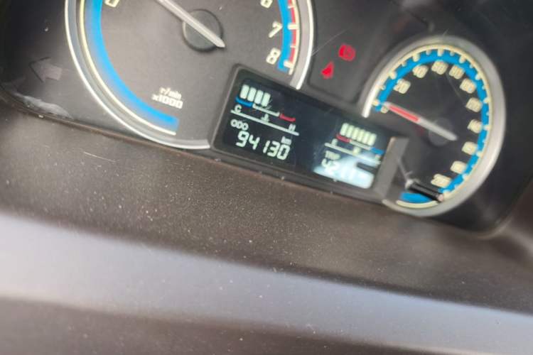 Used Baojun 730 2014 1.5L manual Comfort version 7 seats Odometer Close Up