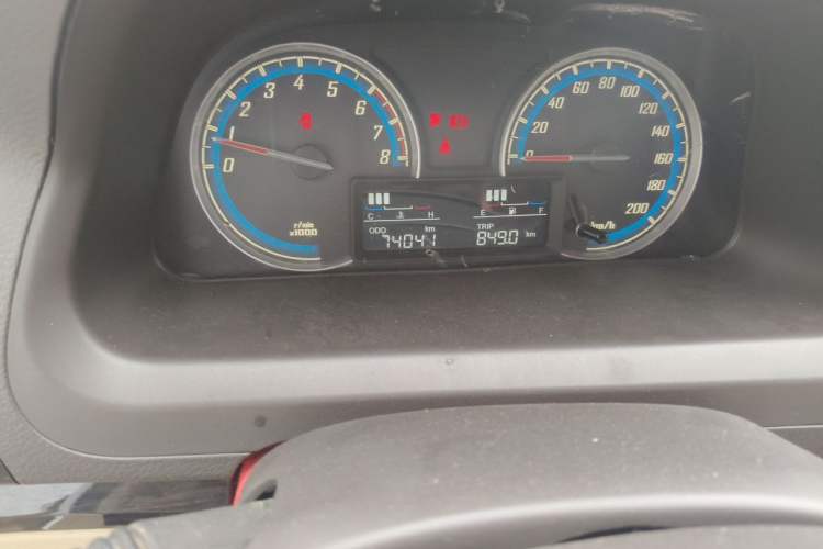 Used Baojun 730 2014 1.5L manual Comfort version 7 seats Odometer Close Up