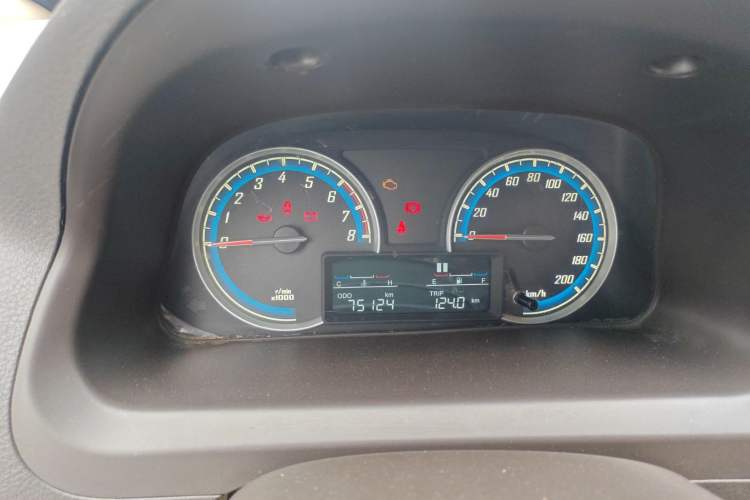 Used Baojun 730 2014 1.5L manual Comfort version 7 seats Odometer Close Up