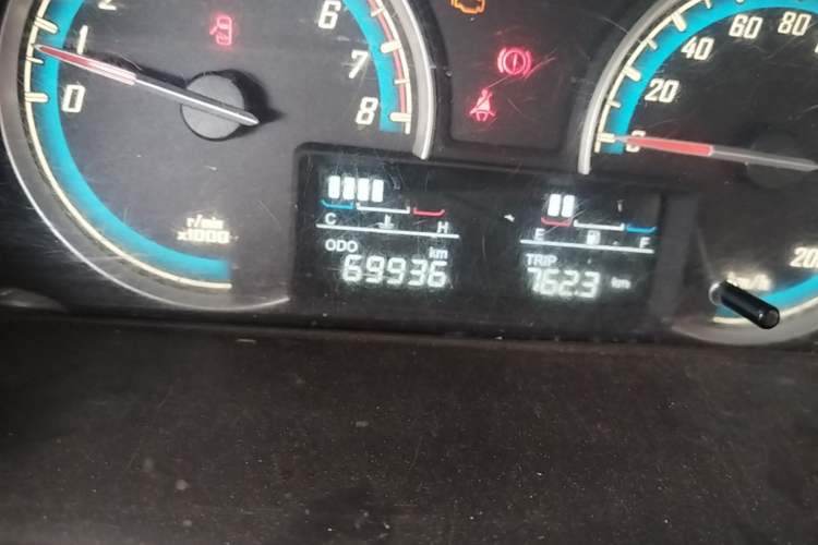 Used Baojun 730 2014 1.5L manual standard version 5 seats Odometer Close Up