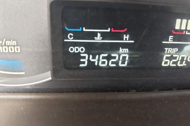 Used Baojun 730 2014 1.5L manual Comfort ESP version 7 seats Odometer Close Up