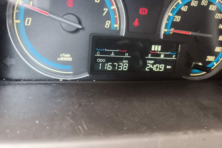 Used Baojun 730 2014 1.5L manual Comfort version 7 seats Odometer Close Up
