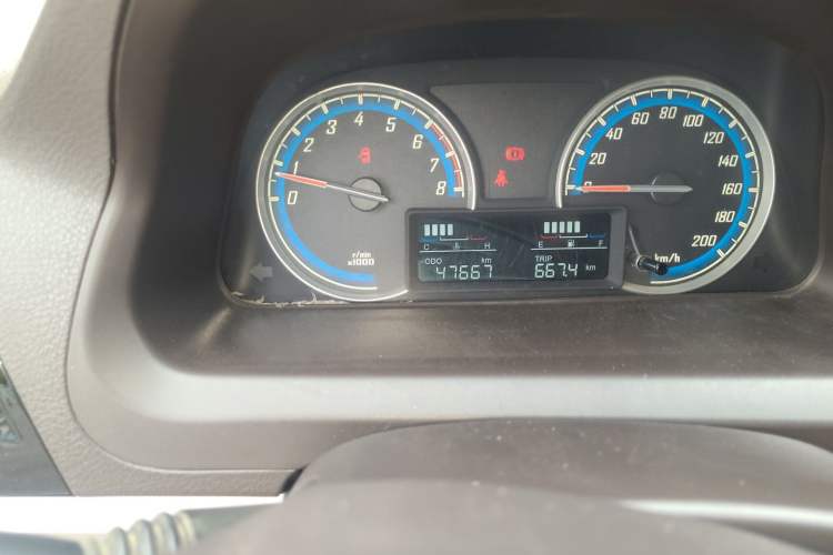 Used Baojun 730 2014 1.5L manual standard trim 7 seats Odometer Close Up