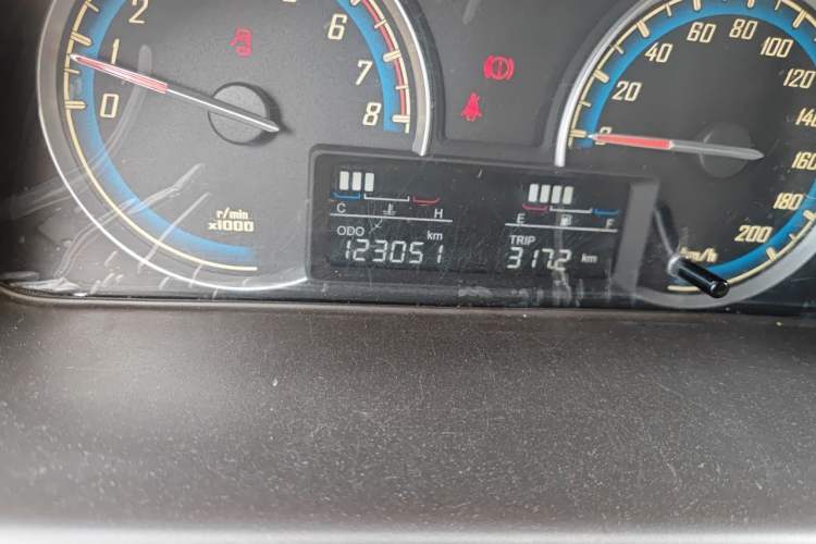 Used Baojun 730 2014 1.5L manual Comfort version 7 seats Odometer Close Up