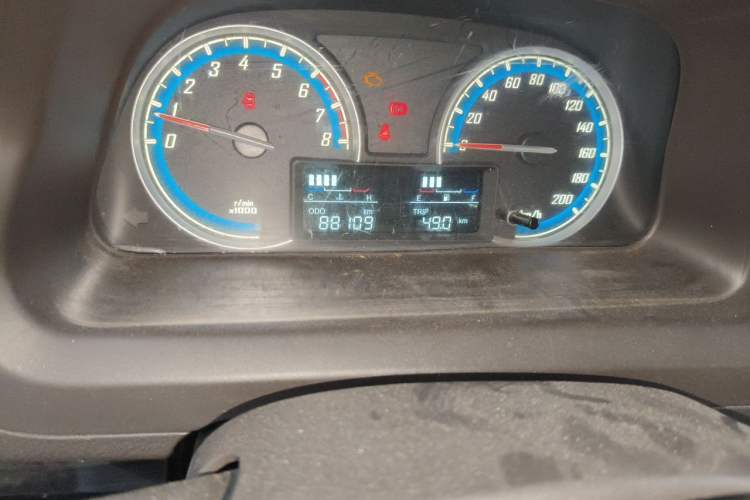 Used Baojun 730 2014 1.5L manual Comfort version 7 seats Odometer Close Up