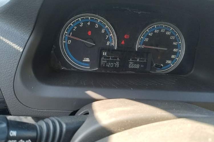 Used Baojun 730 2014 1.5L manual luxury trim 7 seats Odometer Close Up