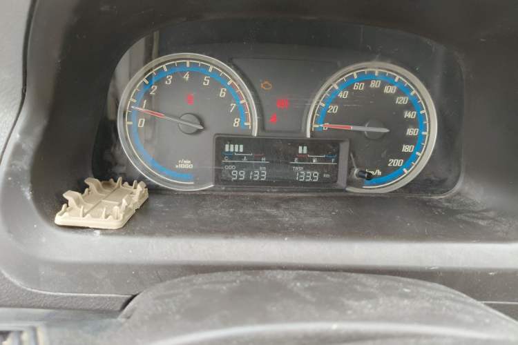 Used Baojun 730 2014 1.5L manual luxury trim 7 seats Odometer Close Up