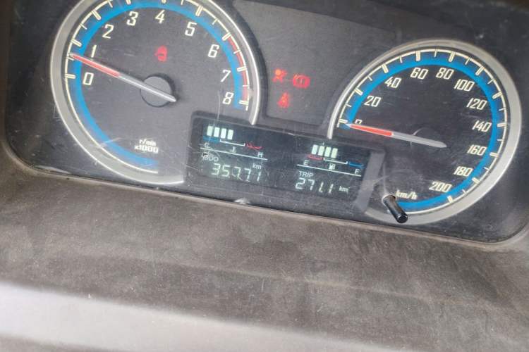Used Baojun 730 2014 1.5L manual Comfort ESP version 7 seats Odometer Close Up