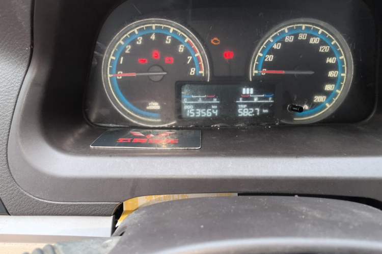 Used Baojun 730 2014 1.5L manual standard trim 7 seats Odometer Close Up