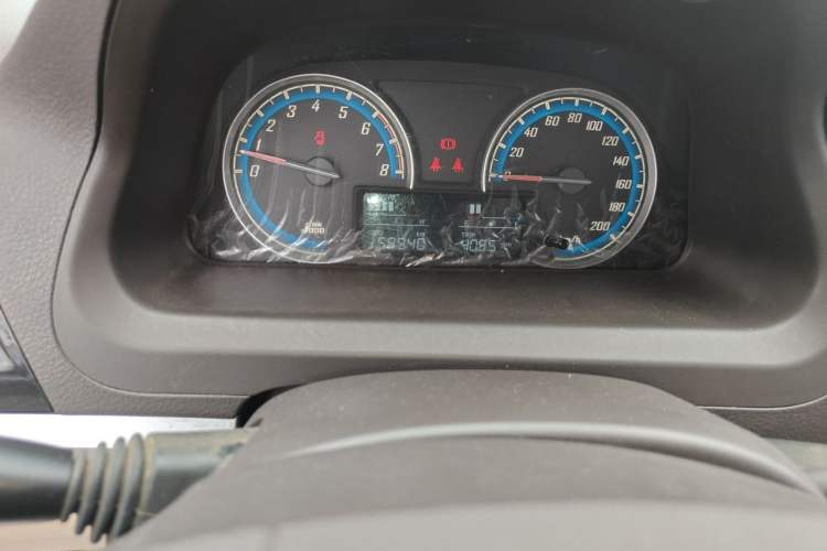 Used Baojun 730 2014 1.5L manual standard trim 7 seats Odometer Close Up