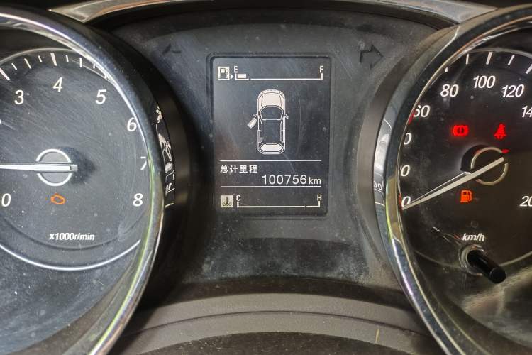 Used Baojun 730 2014 1.5L manual Comfort version 7 seats Odometer Close Up