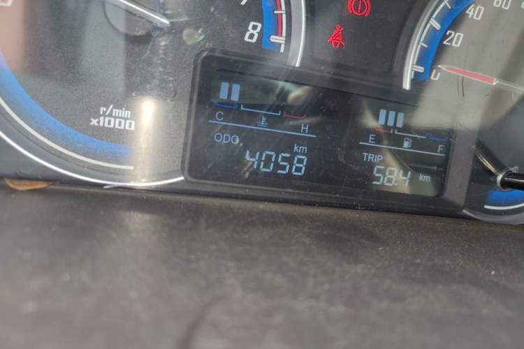 Used Baojun 730 2014 1.5L manual Comfort version 7 seats Odometer Close Up