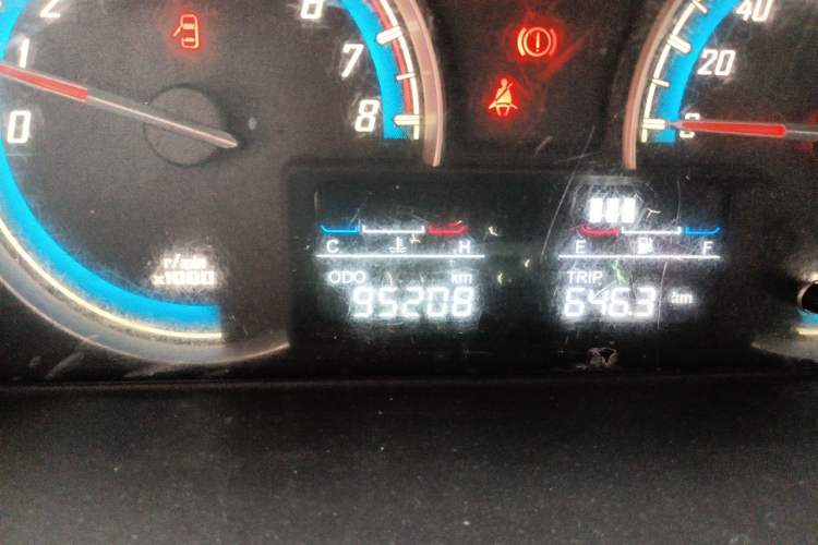 Used Baojun 730 2014 1.5L manual Comfort version 7 seats Odometer Close Up