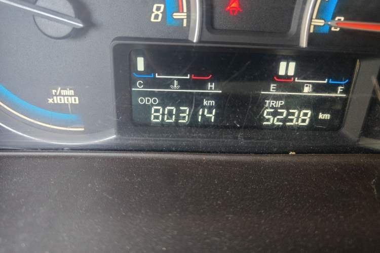 Used Baojun 730 2014 1.5L manual Comfort version 7 seats Odometer Close Up