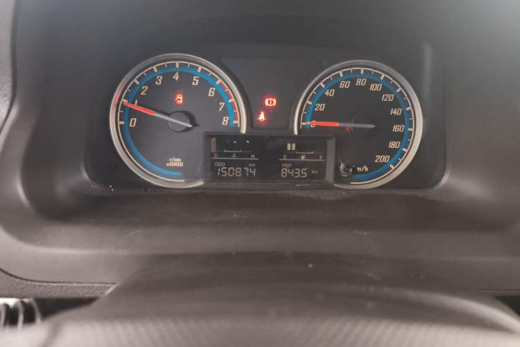 Used Baojun 730 2014 1.5L manual luxury trim 7 seats Odometer Close Up
