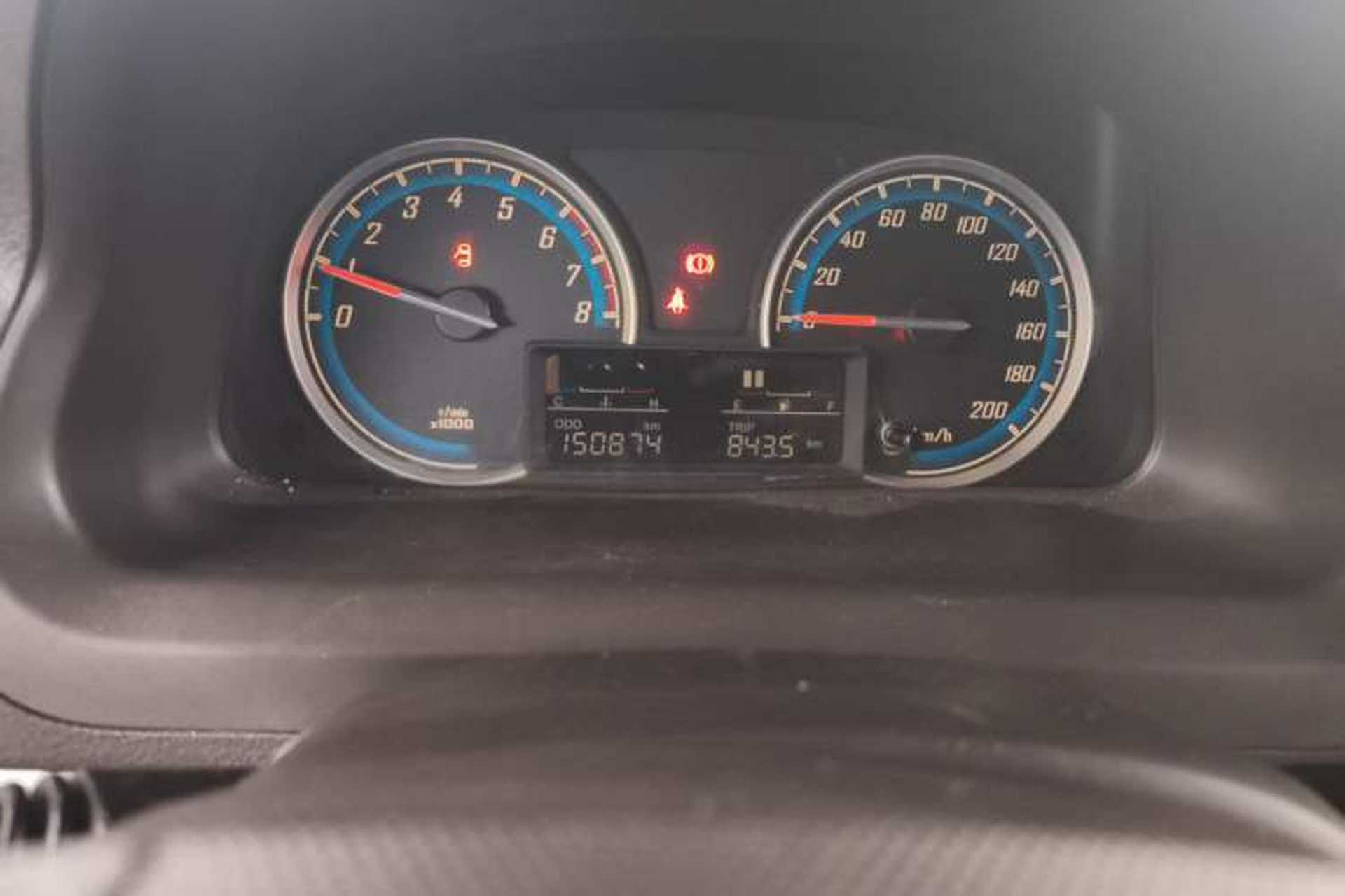 Used Baojun 730 2014 1.5L manual luxury trim 7 seats Odometer Close Up