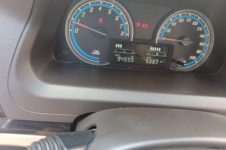 Used Baojun 730 2014 1.5L manual Comfort version 7 seats Odometer Close Up