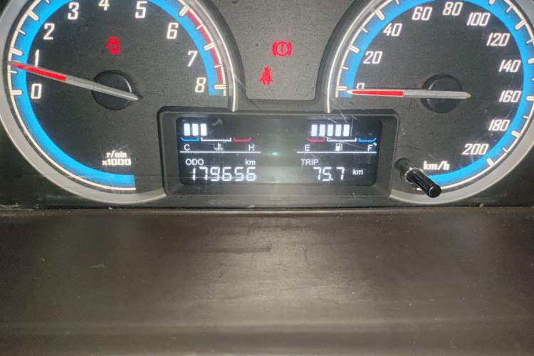Used Baojun 730 2014 1.5L manual luxury trim 7 seats Odometer Close Up