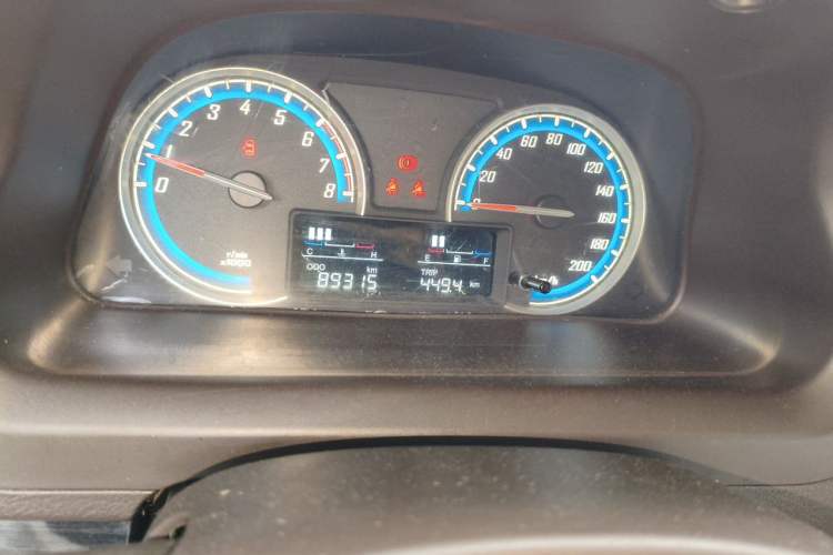 Used Baojun 730 2014 1.5L Manual Luxury Navigation ESP Version 7 Seats Odometer Close Up