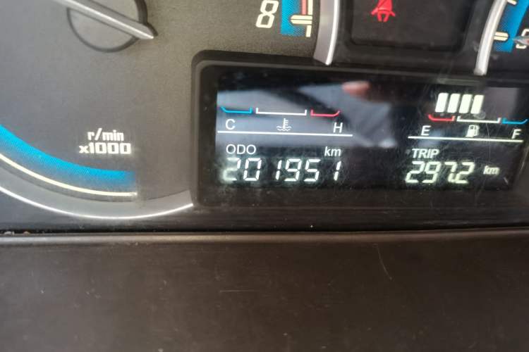 Used Baojun 730 2014 1.5L manual Comfort version 7 seats Odometer Close Up
