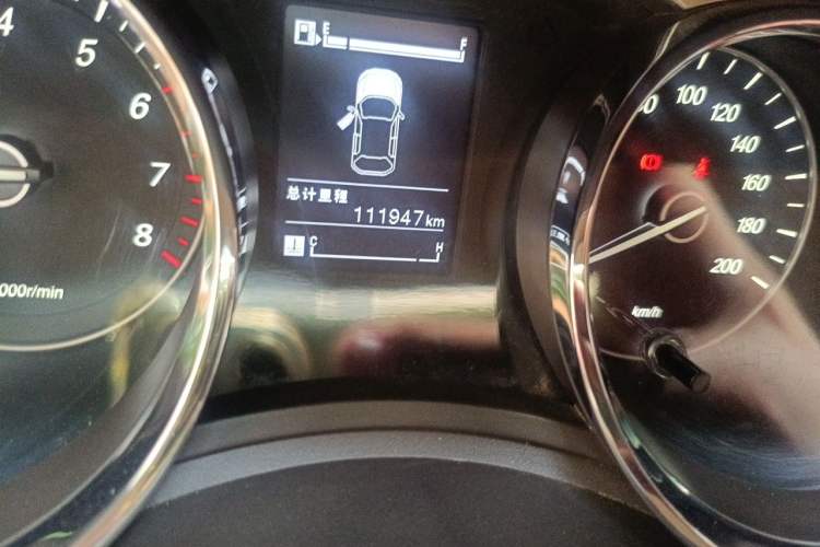 Used Baojun 730 2014 1.5L manual Comfort version 7 seats Odometer Close Up