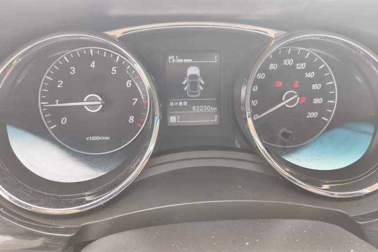 Used Baojun 730 2014 1.5L manual Comfort version 7 seats Odometer Close Up