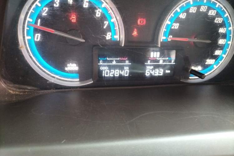 Used Baojun 730 2014 1.5L manual Comfort version 7 seats Odometer Close Up