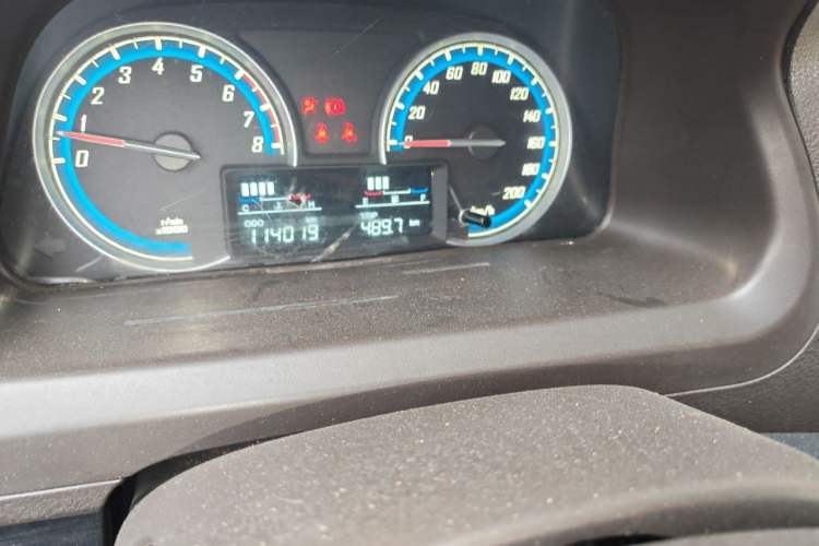 Used Baojun 730 2014 1.5L manual luxury trim 7 seats Odometer Close Up