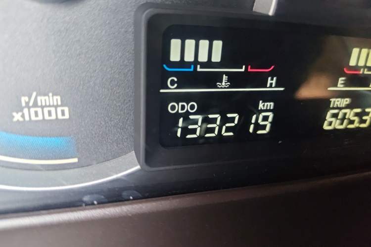 Used Baojun 730 2014 1.5L Manual Luxury Navigation ESP Version 7 Seats Odometer Close Up