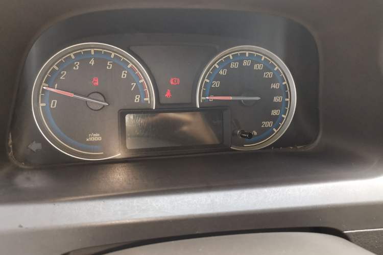 Used Baojun 730 2014 1.5L manual Comfort version 7 seats Odometer Close Up
