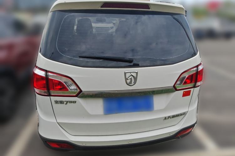 Used Baojun 730 2014 1.5L manual Comfort ESP version 7 seats Rear