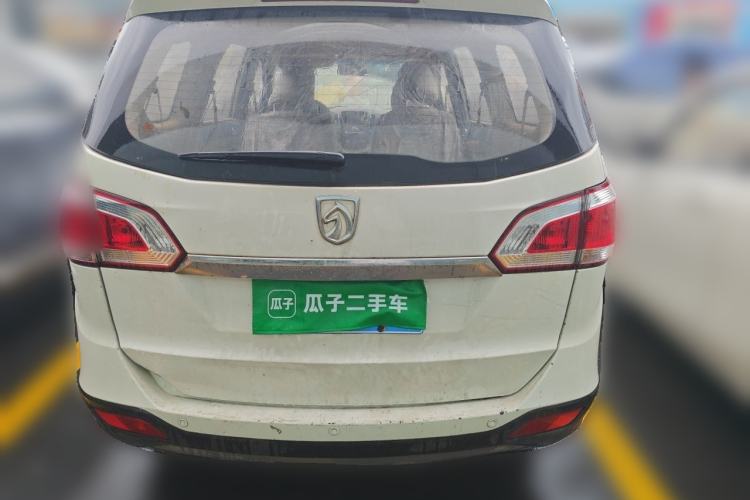 Used Baojun 730 2014 1.5L manual Comfort version 7 seats Rear