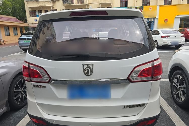 Used Baojun 730 2014 1.5L manual luxury trim 7 seats Rear