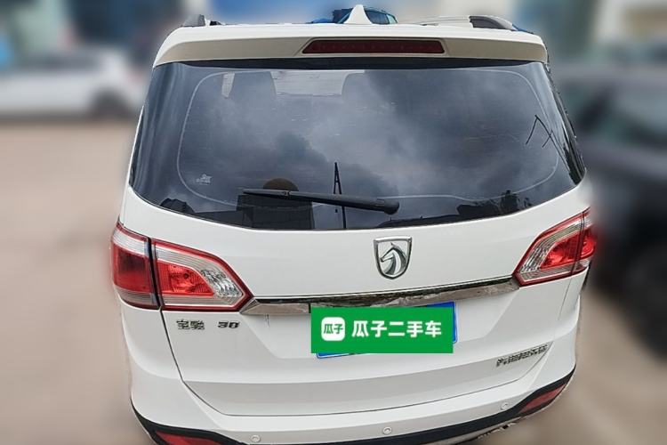Used Baojun 730 2014 1.5L Manual Luxury Navigation ESP Version 7 Seats Rear