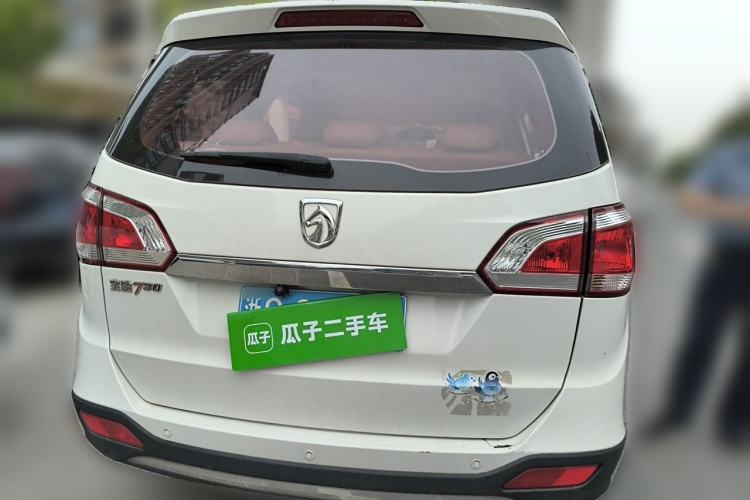 Used Baojun 730 2014 1.5L manual Comfort version 7 seats Rear